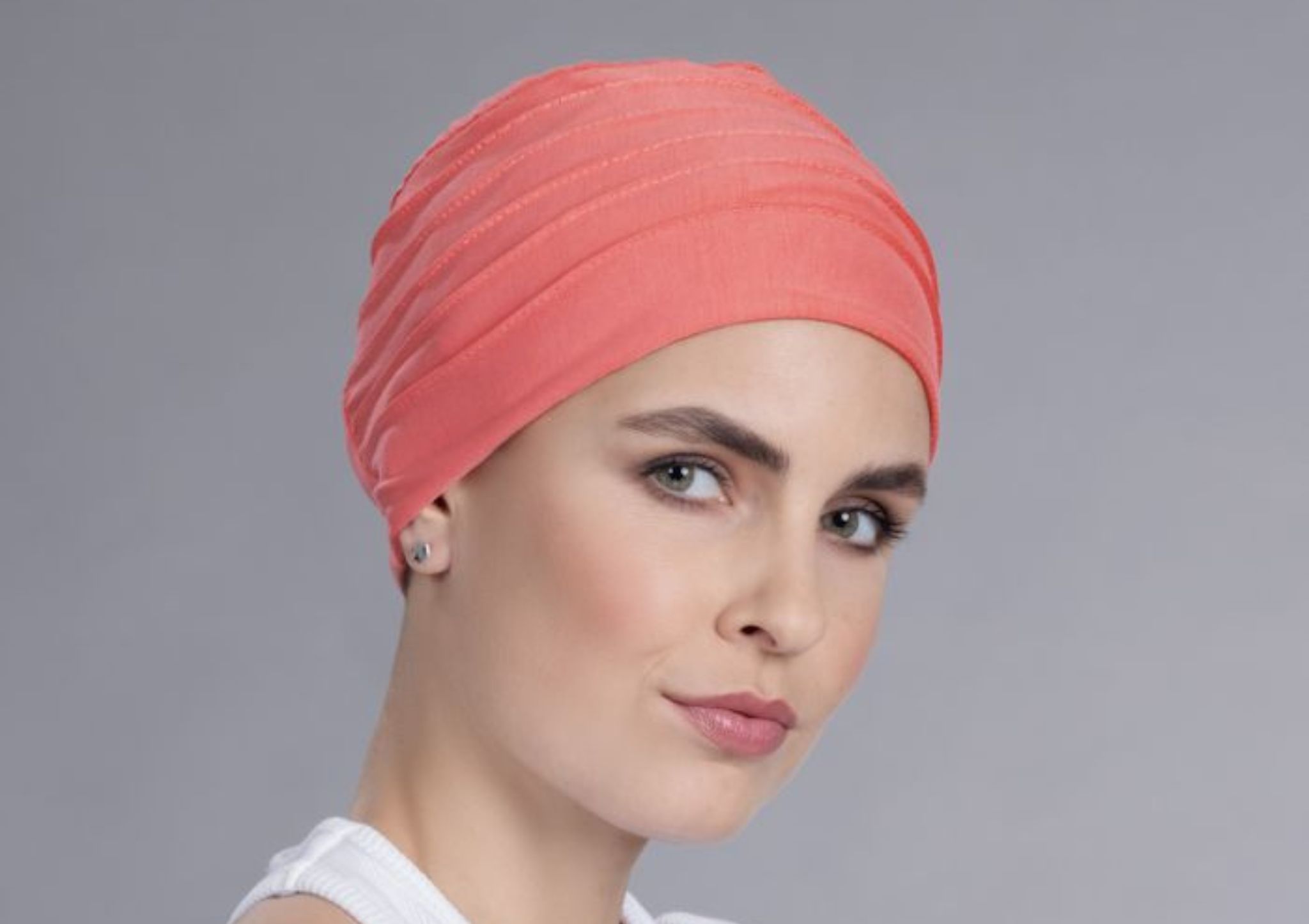 Femme blonde avec bonnet